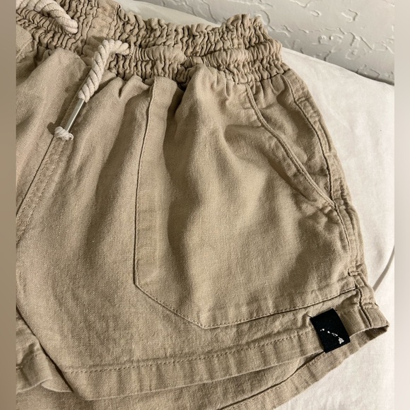 Kaialoha Supply small khaki drawstring shorts w/pockets. Excellent condition. - Picture 4 of 5